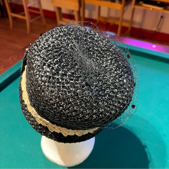 Antique Woman’s Pillbox style Hat 8 inch by “union”, made in the USA - Picture 5 of 8